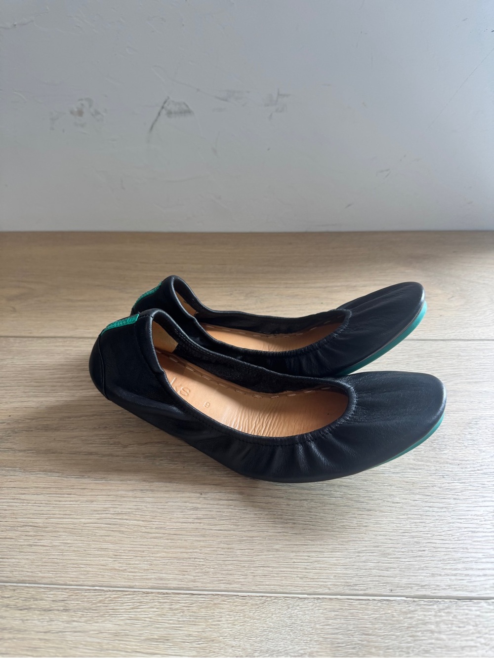 Tieks Black Leather Ballet Flats Size 9 - Picture 2 of 4